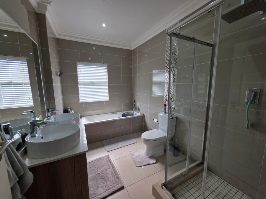 4 Bedroom Property for Sale in Wild Olive Estate Free State